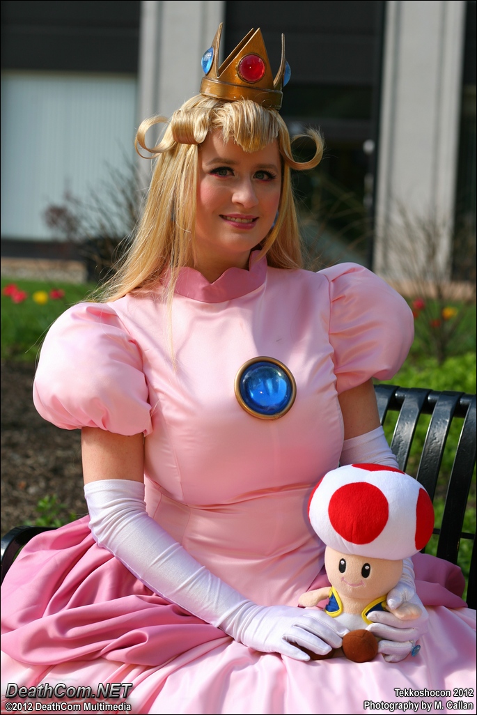 Tekkoshocon_2012_-_CF_DCM_-_Peach_002.JPG