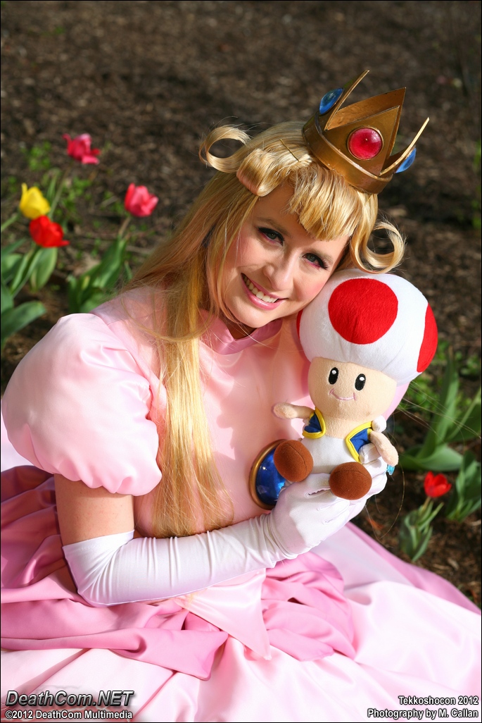 Tekkoshocon_2012_-_CF_DCM_-_Peach_012.JPG