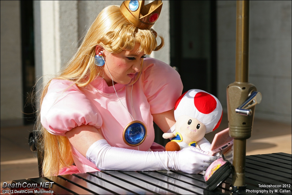 Tekkoshocon_2012_-_CF_DCM_-_Peach_013.JPG