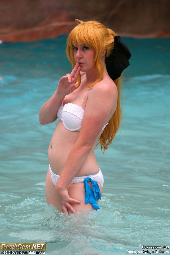 Colossalcon_2013_-_CFJT_-_Swimsuit_Cosplay_028.JPG