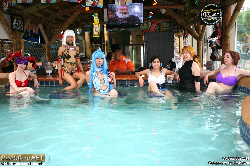 Colossalcon_2013_-_CFJT_-_Swimsuit_Cosplay_049.JPG